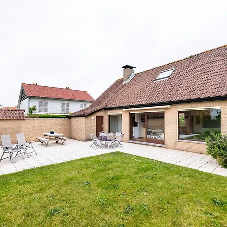 In St-idesbald Near Sea Beach, Cleaning Included Villa